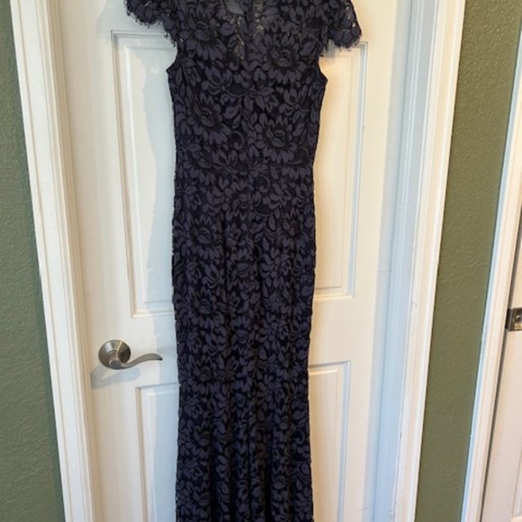 NWOT Eliza J Scalloped-Edge Lace Gown in Navy size 2 - Picture 3 of 4